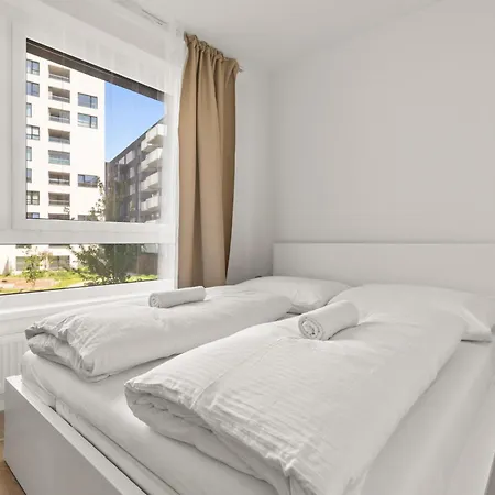 Lam Fuchsia Ac-balcony Apartment