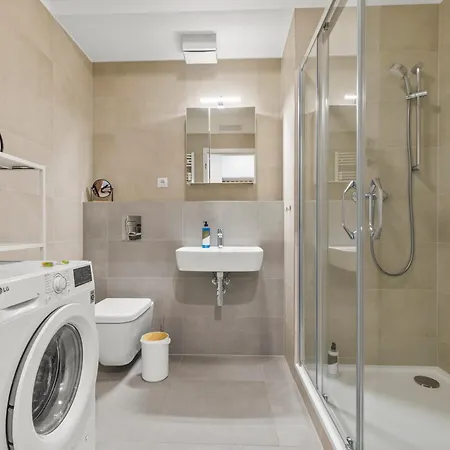 Lam Fuchsia Ac-balcony Apartment *