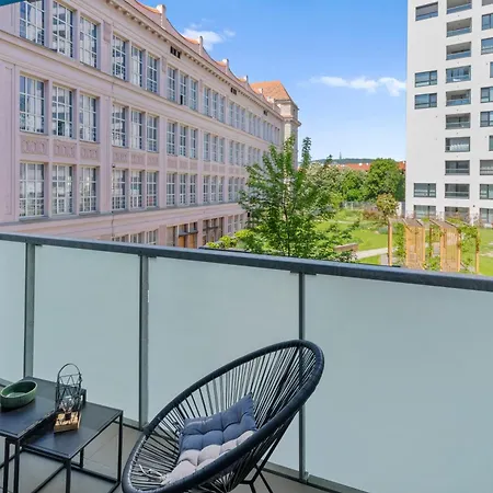 Lam Fuchsia Ac-balcony Apartment *