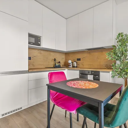 Lam Fuchsia Ac-balcony Apartment *