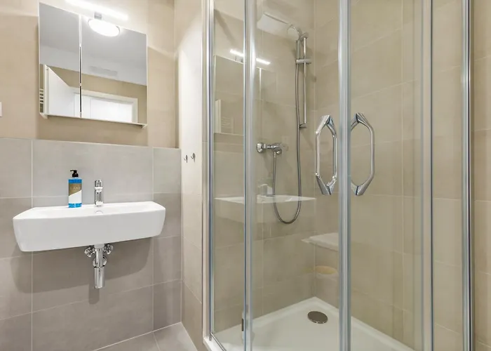 Lam Fuchsia Ac-balcony *